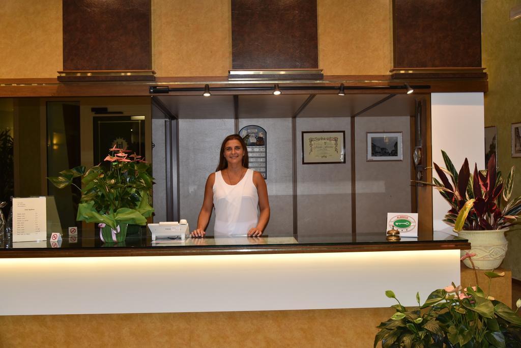 Hotel Janeiro Frontemare Лидо ди Йезоло Екстериор снимка