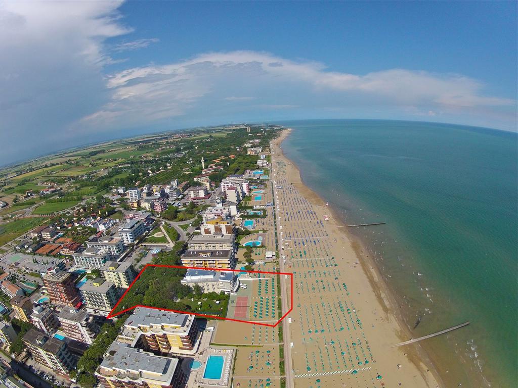 Hotel Janeiro Frontemare Лидо ди Йезоло Екстериор снимка
