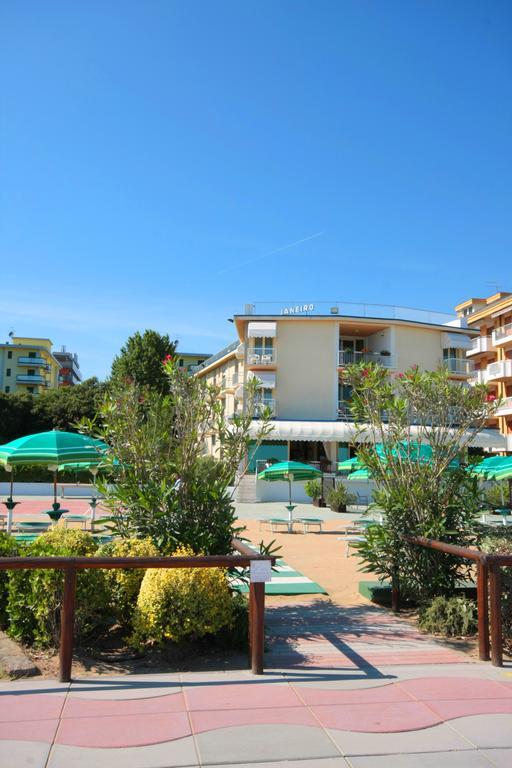 Hotel Janeiro Frontemare Лидо ди Йезоло Екстериор снимка