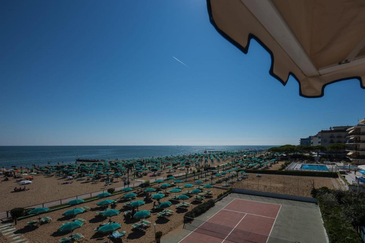 Hotel Janeiro Frontemare Лидо ди Йезоло Екстериор снимка