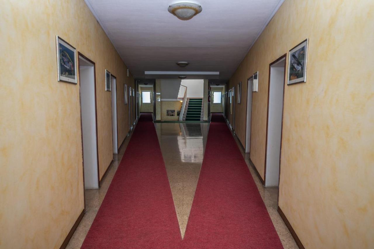 Hotel Janeiro Frontemare Лидо ди Йезоло Екстериор снимка