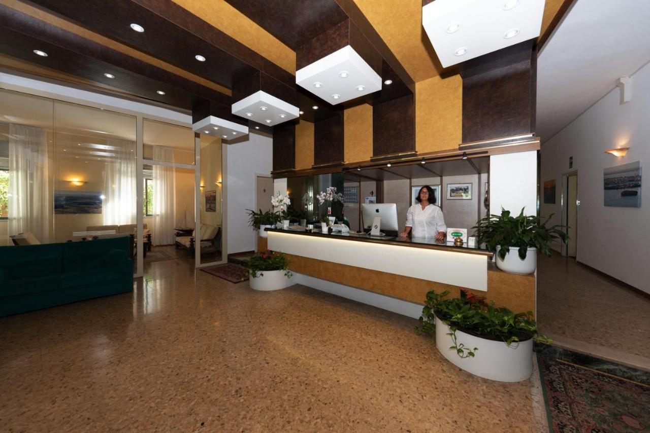 Hotel Janeiro Frontemare Лидо ди Йезоло Екстериор снимка